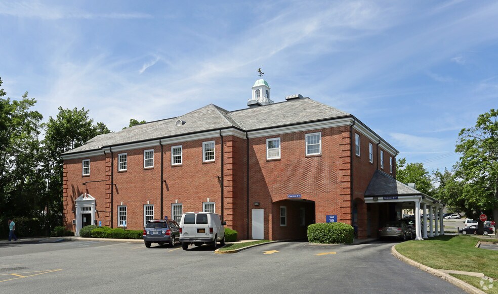 209 W Main St, Riverhead, NY for lease - Building Photo - Image 2 of 7