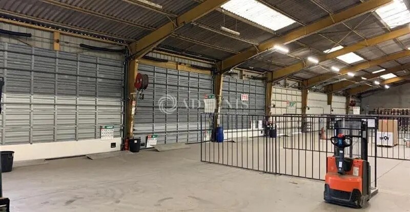 Flex in La Chaussée-Saint-Victor for sale - Interior Photo - Image 2 of 4