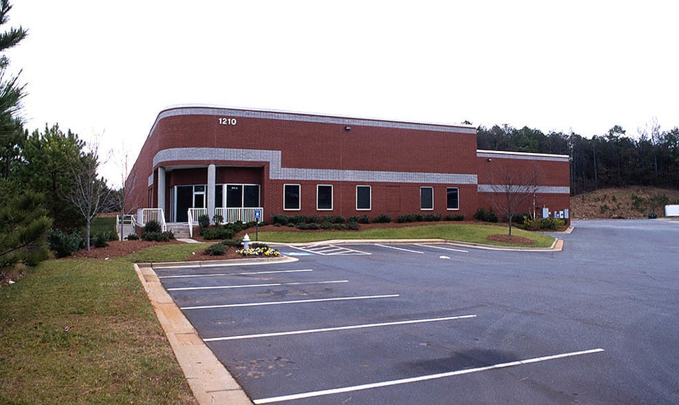 1210 Kennestone Cir, Marietta, GA for lease - Building Photo - Image 3 of 6