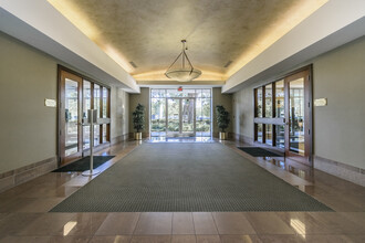 1010 Davis St, Jacksonville, FL for lease Lobby- Image 2 of 6