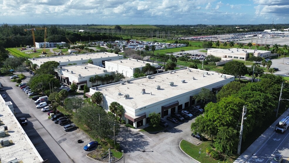 6941 SW 196th Ave, Pembroke Pines, FL for lease - Building Photo - Image 1 of 11