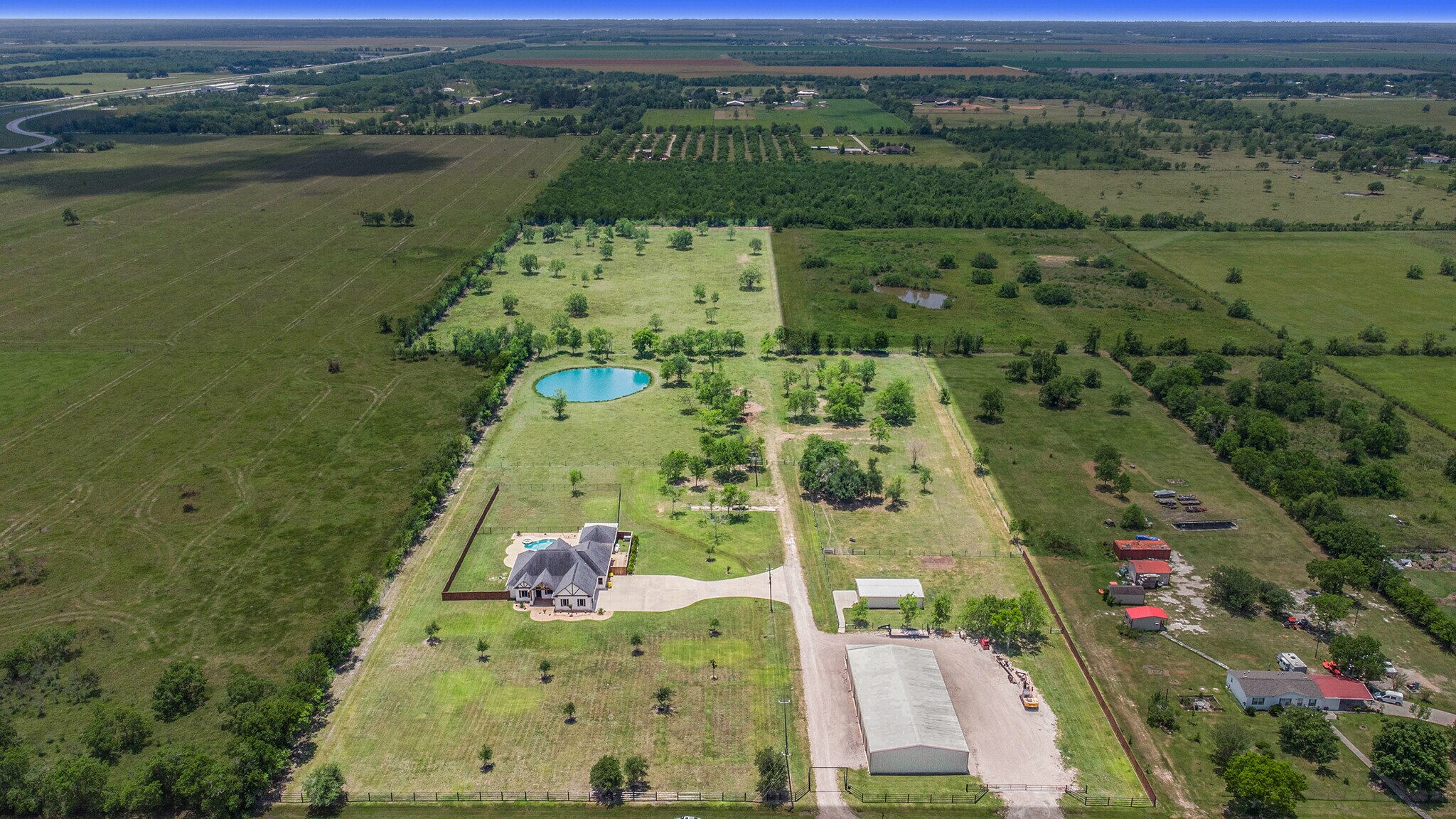 2510 County Road 758, Rosharon, TX 77583