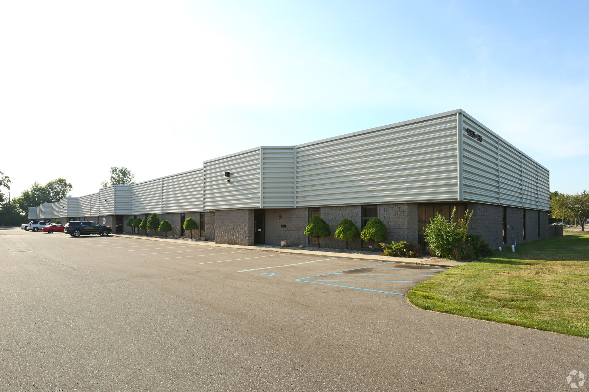 12601-12633 Universal Dr, Taylor, MI for lease Building Photo- Image 1 of 15