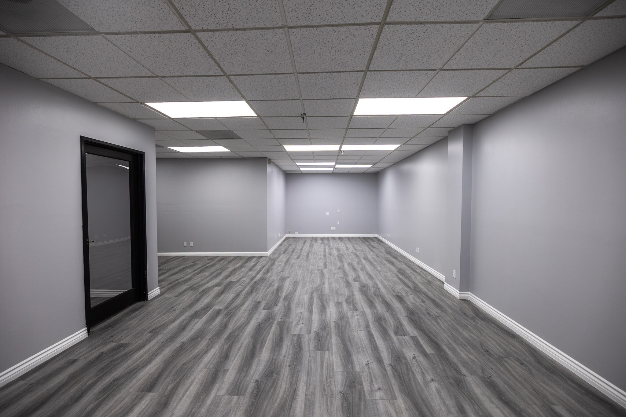 30077 Agoura Ct, Agoura Hills, CA for lease Interior Photo- Image 1 of 7