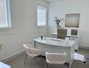 17100 Royal Palm Blvd, Weston, FL for lease Interior Photo- Image 1 of 3