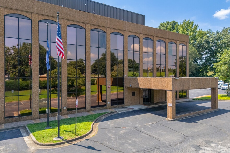 1701 E Parham Rd, Richmond, VA for sale - Building Photo - Image 1 of 7