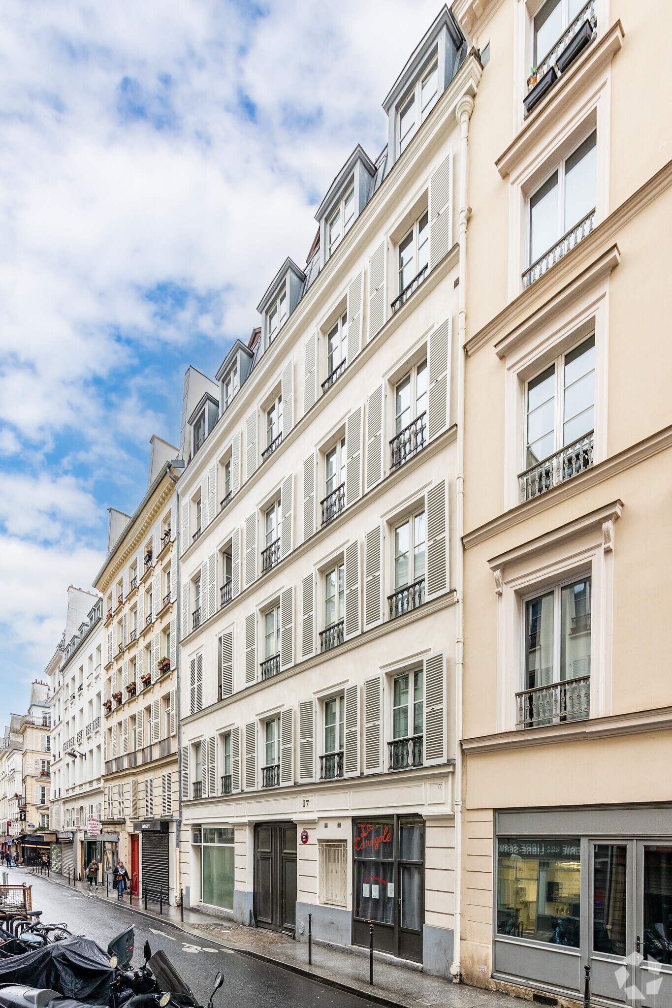 Coworking Space in Paris for lease Primary Photo- Image 1 of 4