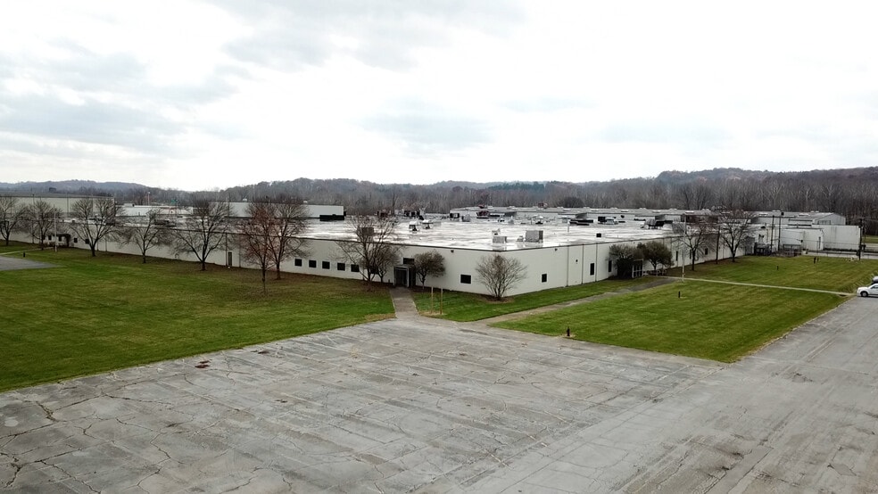 1689 E Front St, Logan, OH for lease - Building Photo - Image 1 of 5