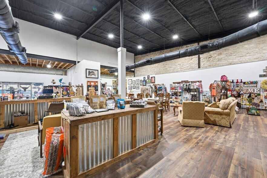 608 E Leon St, Gatesville, TX for sale - Interior Photo - Image 2 of 8