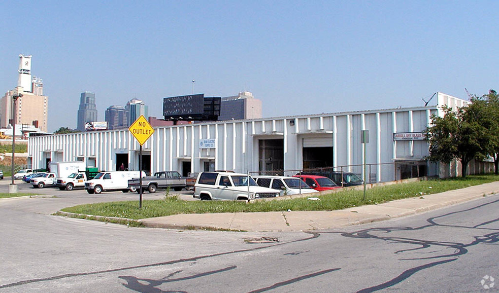 1050-1090 E 16th St, Kansas City, MO for lease - Building Photo - Image 2 of 5