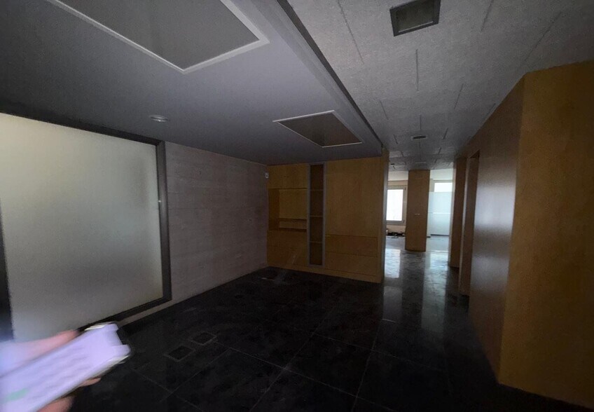 Retail in València for sale - Building Photo - Image 2 of 11