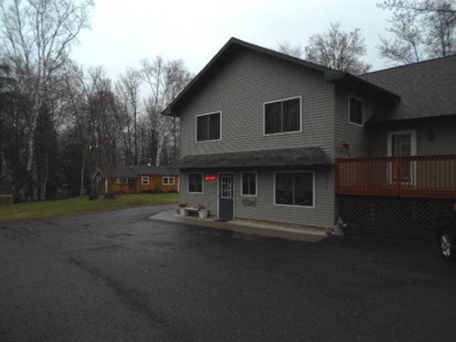 22608 Lakeshore Rd, Ontonagon, MI for sale - Primary Photo - Image 1 of 1