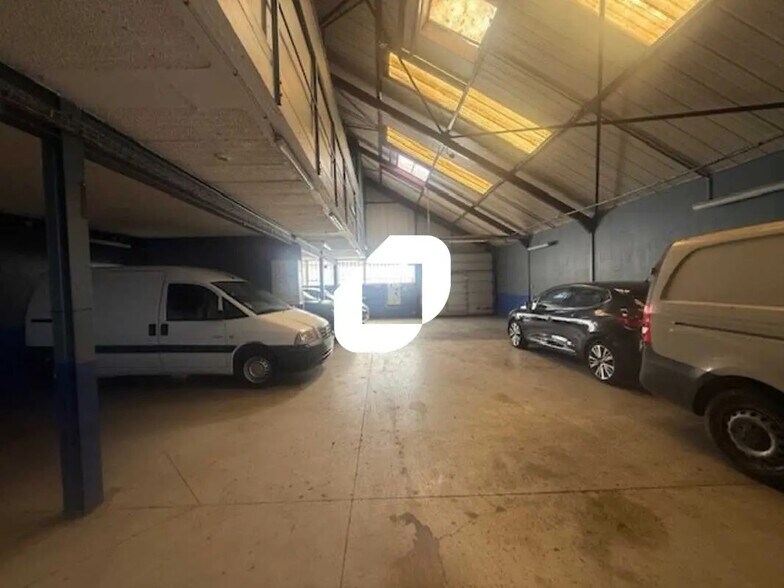 Flex in Conflans-Sainte-Honorine for lease - Interior Photo - Image 3 of 6