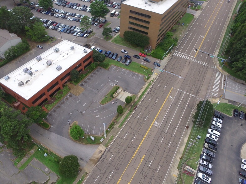 6445 Poplar Ave, Memphis, TN for lease - Building Photo - Image 2 of 8