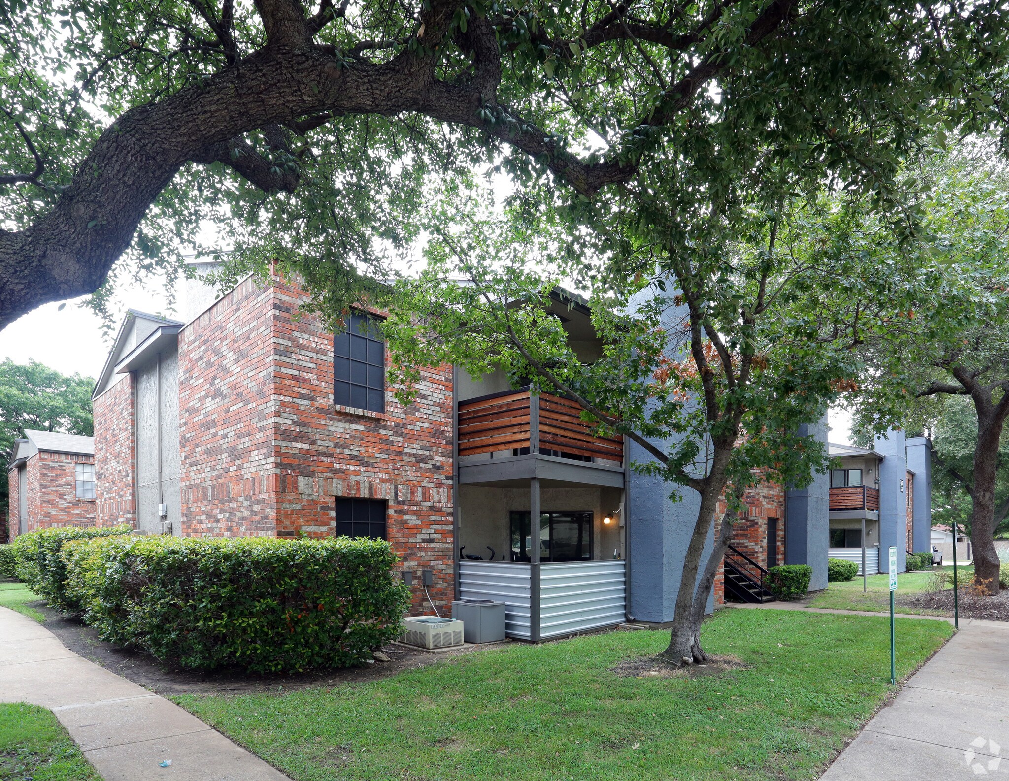 1702 N Jupiter Rd, Garland, TX for sale Primary Photo- Image 1 of 1