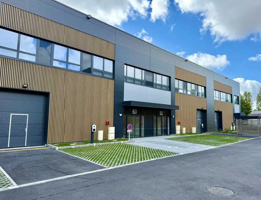 8 Rue Denis Papin, Trappes for lease Building Photo- Image 1 of 11