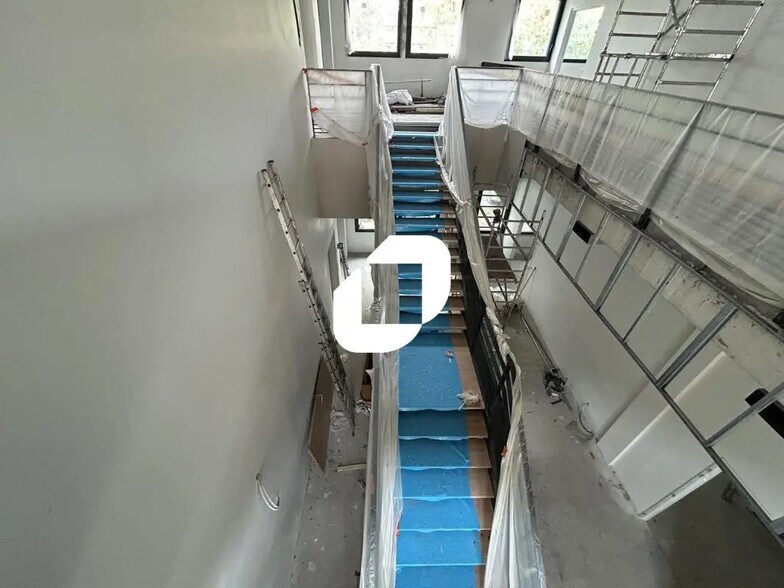 Office in Neuilly-sur-Marne for lease - Interior Photo - Image 2 of 8