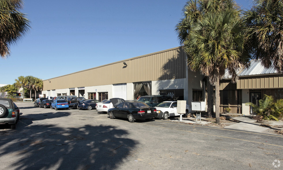 7150 Devons Rd, Riviera Beach, FL for lease - Building Photo - Image 1 of 16