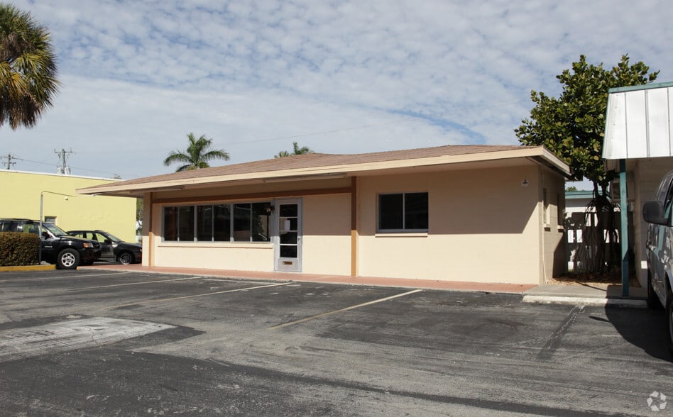 12717 Mcgregor Blvd, Fort Myers, FL for sale - Building Photo - Image 3 of 9