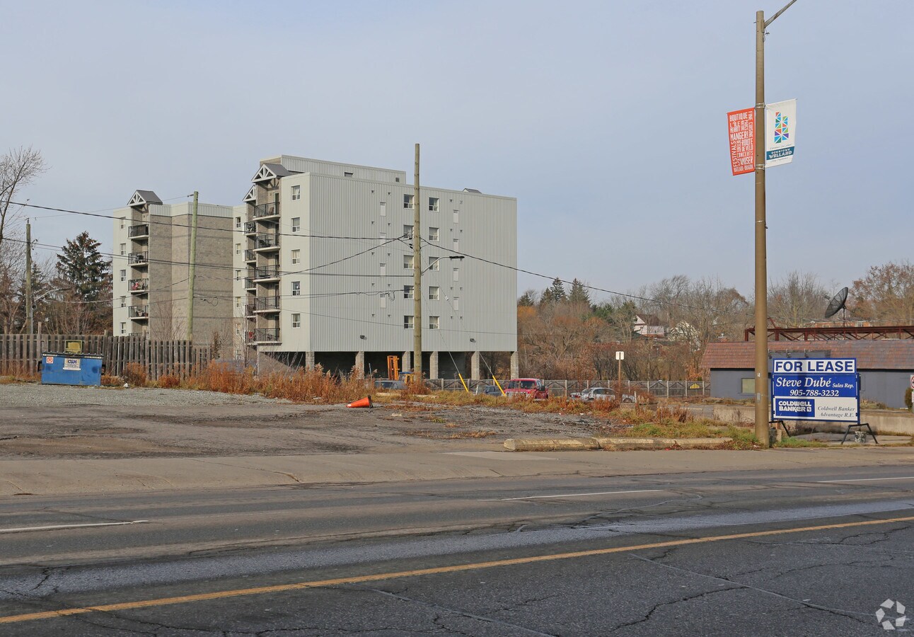 37 Niagara St, Welland, ON L3C 1H9