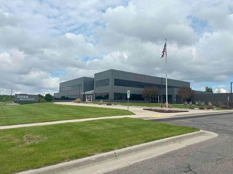 644 E Beaton Dr, West Fargo, ND for lease - Building Photo - Image 1 of 1