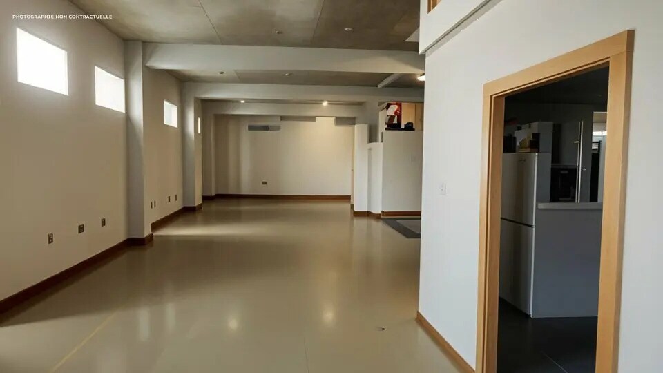 Flex in Ville-la-Grand for lease - Interior Photo - Image 1 of 5