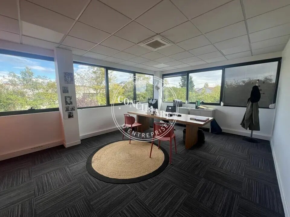 Office in Toulouse for lease Interior Photo- Image 1 of 6
