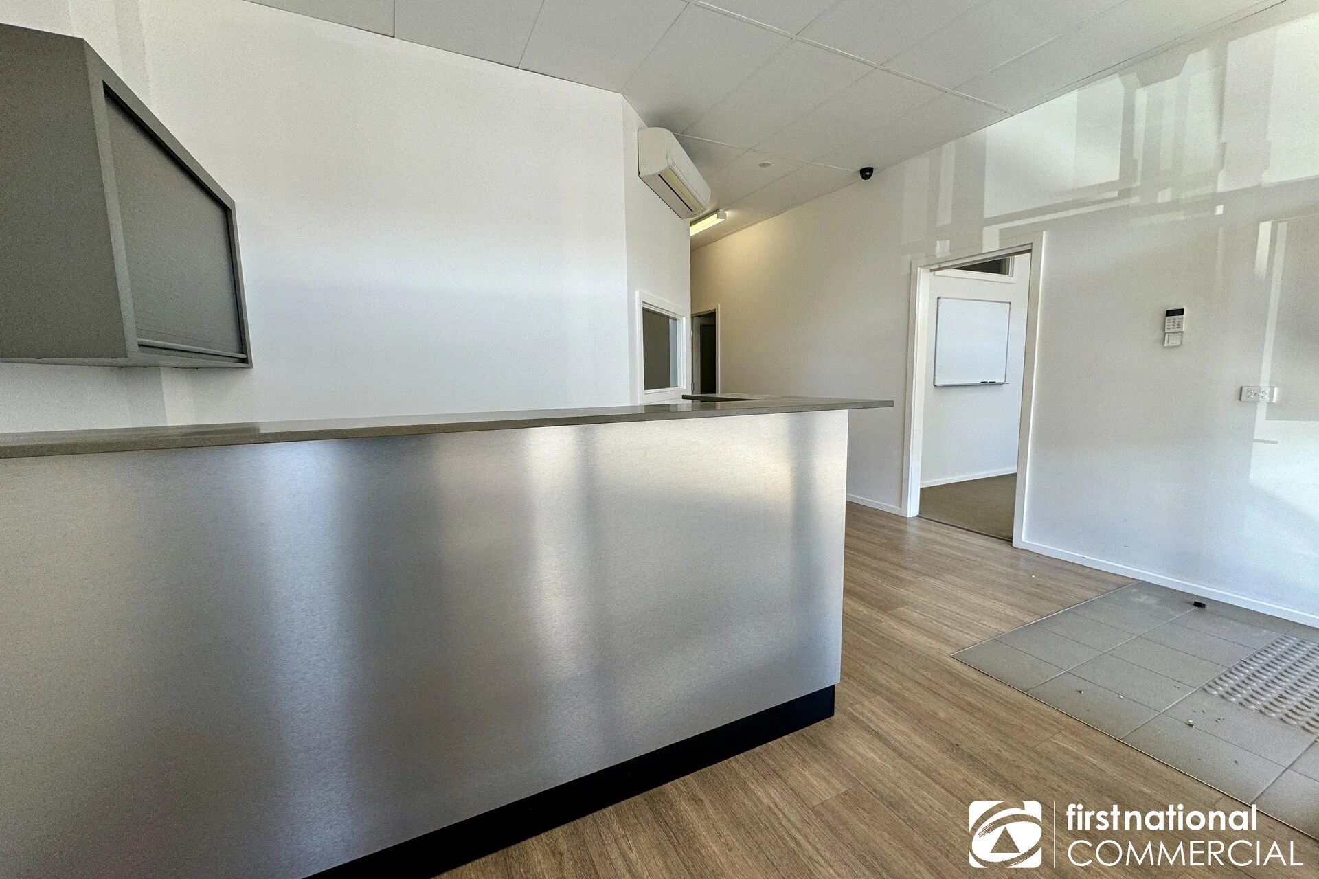 27 Service St, Bairnsdale for lease Interior Photo- Image 1 of 11