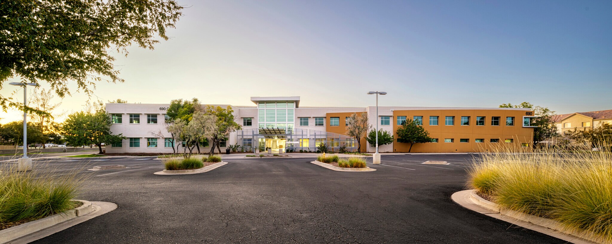 690 N Cofco Center Ct, Phoenix, AZ for lease Building Photo- Image 1 of 11