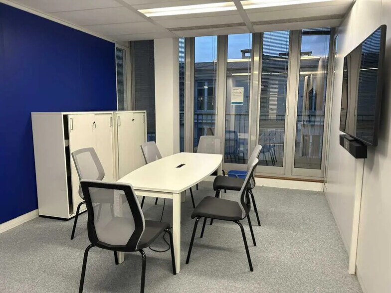 Office in Paris for lease - Interior Photo - Image 3 of 9