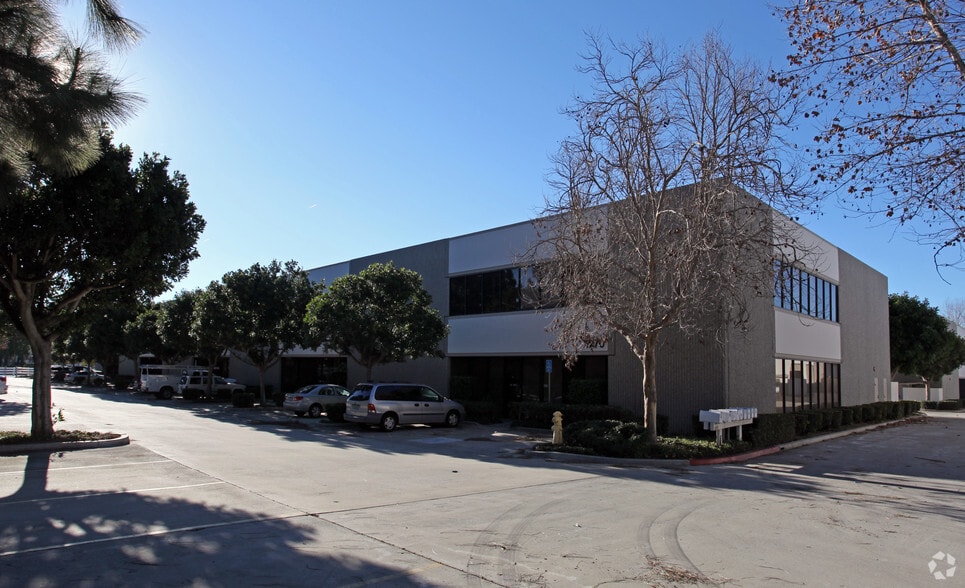 1270 Avenida Acaso, Camarillo, CA for lease - Primary Photo - Image 1 of 6