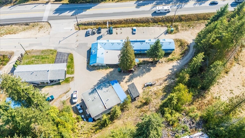 2100 Cres Crestview, Castlegar, BC for sale - Building Photo - Image 3 of 5