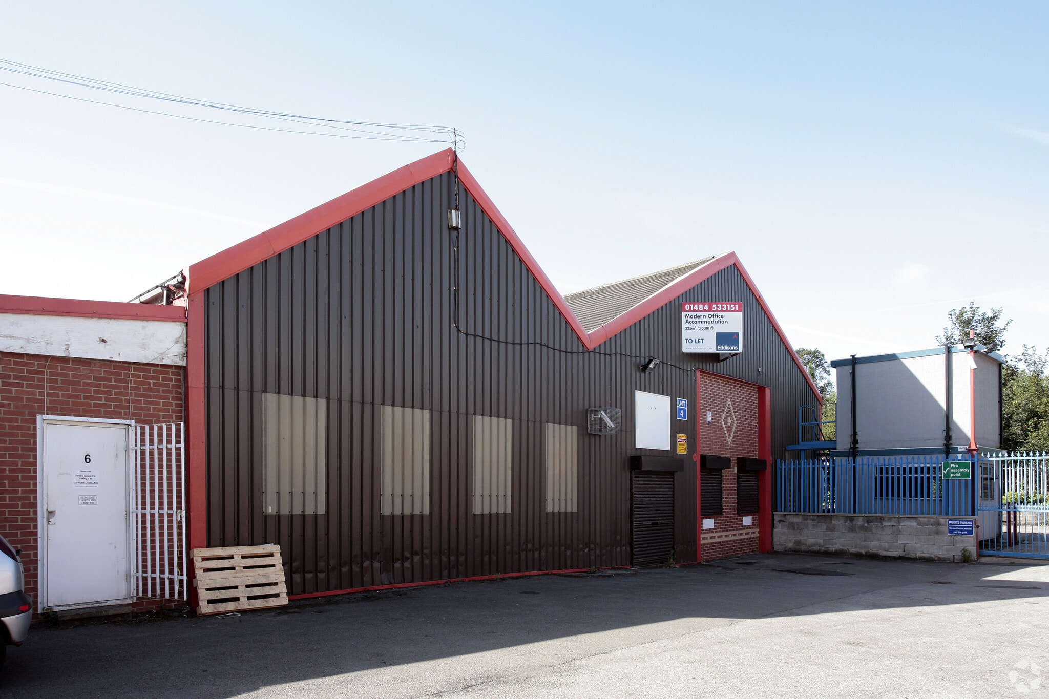 Valley Rd, Liversedge for lease Primary Photo- Image 1 of 2