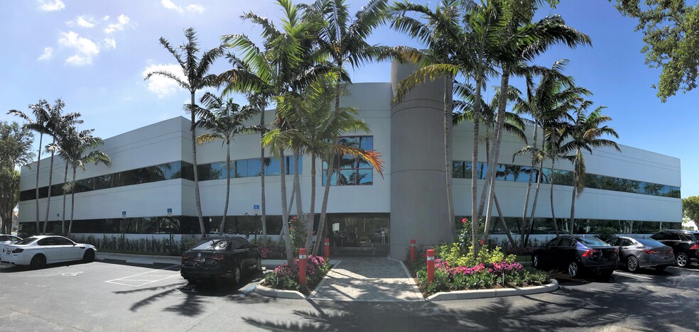 551 NW 77th St, Boca Raton, FL for lease - Building Photo - Image 2 of 8