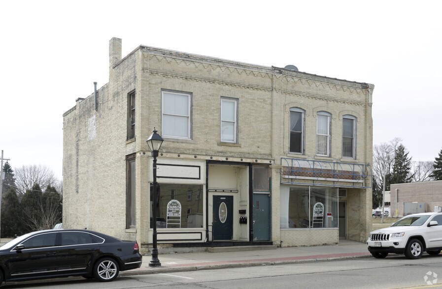 213-215 W Main St, Watertown, WI for sale - Primary Photo - Image 1 of 1
