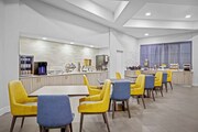 La Quinta Inn & Suites by Wyndham Miami - Motel