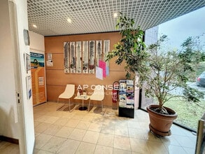 Office in Montigny-le-Bretonneux for lease Interior Photo- Image 2 of 2