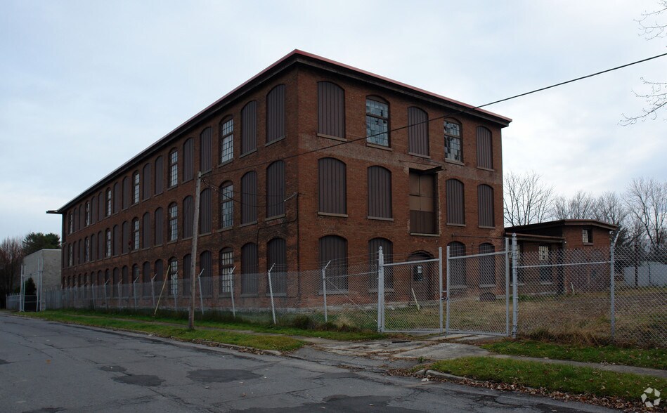 229 N Perry St, Johnstown, NY for sale - Primary Photo - Image 1 of 1