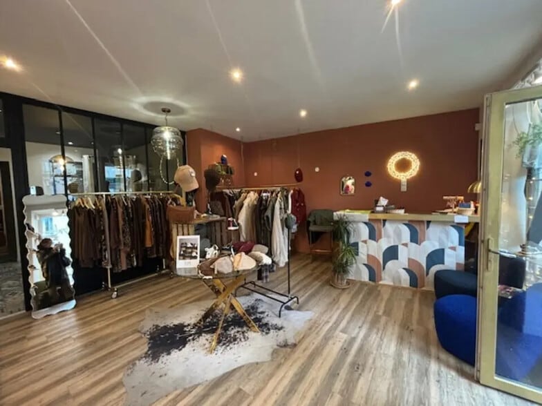 Retail in Saint-Cannat for lease - Interior Photo - Image 3 of 5