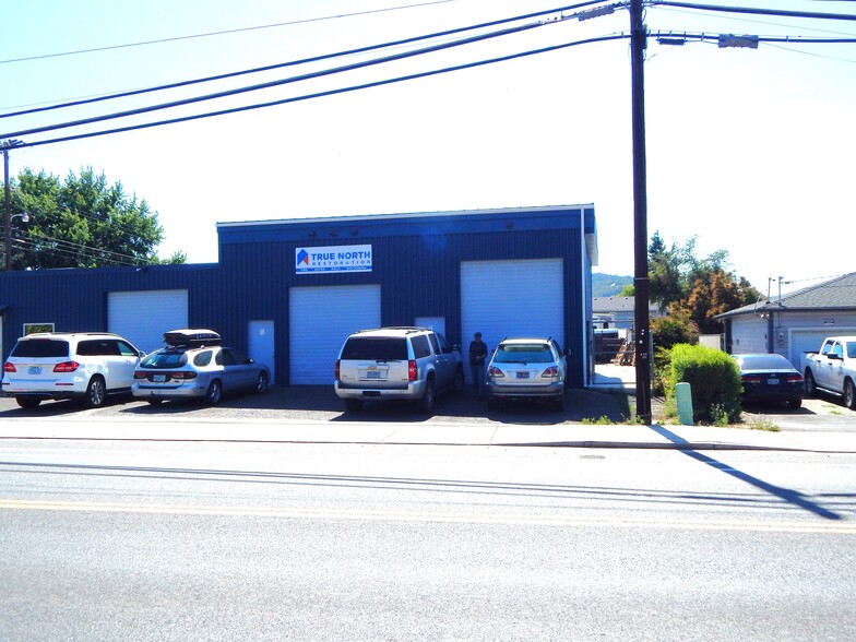 3986 Carnes Rd, Roseburg, OR for lease - Building Photo - Image 1 of 25