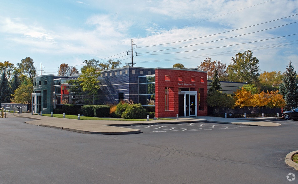1427 Business Center Ct, Dayton, OH for lease - Building Photo - Image 3 of 7