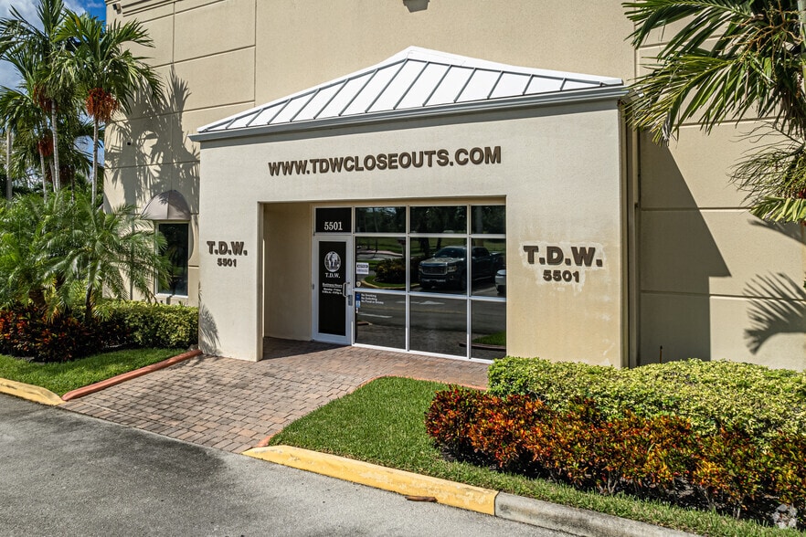 5501-5553 N Nob Hill Rd, Sunrise, FL for lease - Building Photo - Image 3 of 27