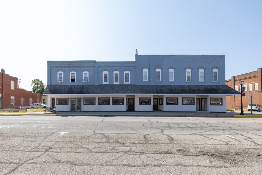 202 E 5th St, Fowler, IN for sale - Primary Photo - Image 1 of 37