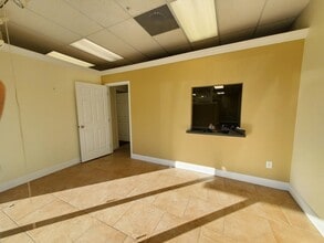 375 Commercial Ct, Venice, FL for lease Interior Photo- Image 1 of 10