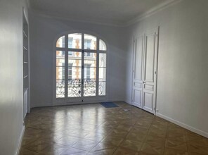 11 Rue Roquépine, Paris for lease Interior Photo- Image 1 of 6