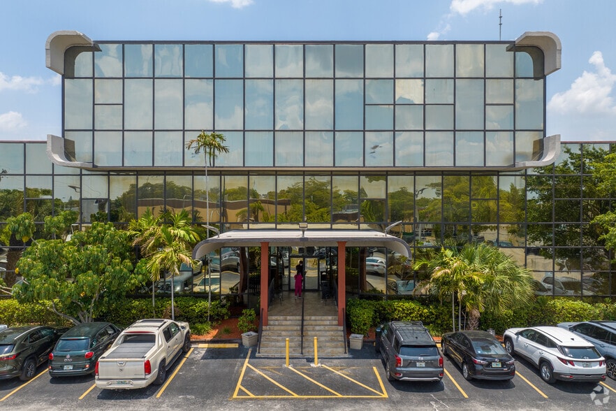 5190 NW 167th St, Miami Lakes, FL for lease - Primary Photo - Image 1 of 10