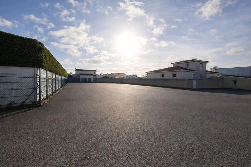 4 Rue Alfred Sauvy, Cugnaux for sale - Building Photo - Image 2 of 6