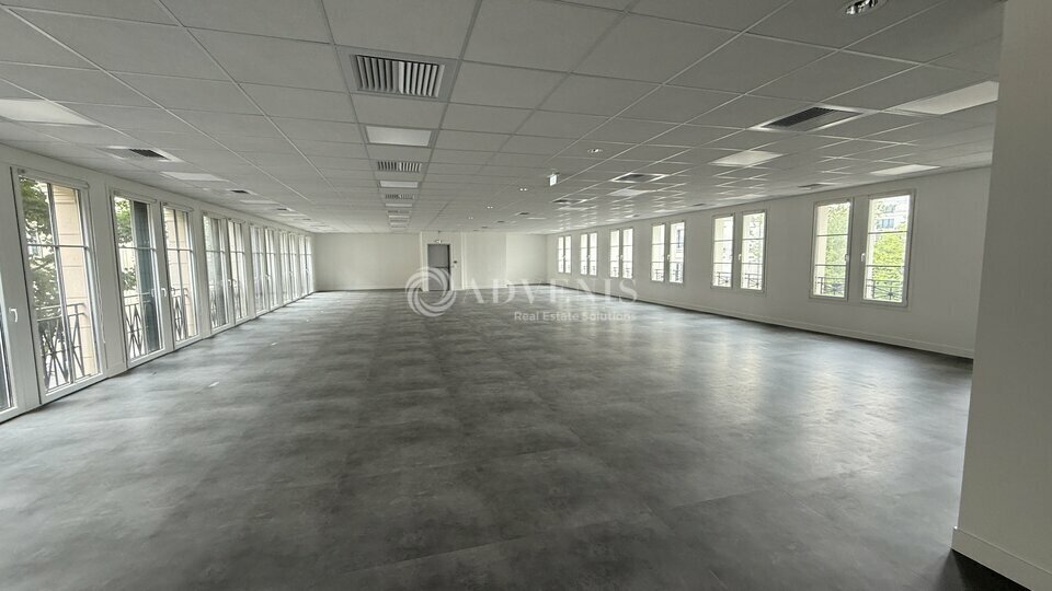 Office in Chessy for lease Interior Photo- Image 1 of 13