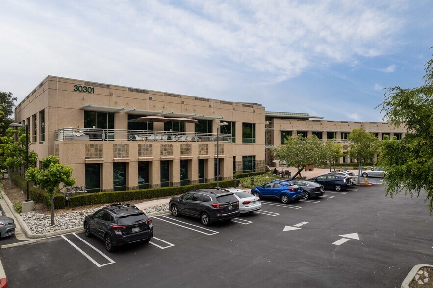 30301 Agoura Rd, Agoura Hills, CA for lease - Building Photo - Image 1 of 7