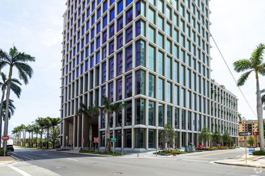 180 Lakeview Ave, West Palm Beach, FL for lease - Building Photo - Image 2 of 4